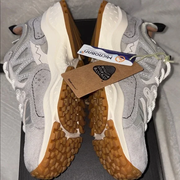 NWT Flower Mountain SOLIN UNI
Suede and technical fabric sneakers - Light grey - Picture 14 of 15